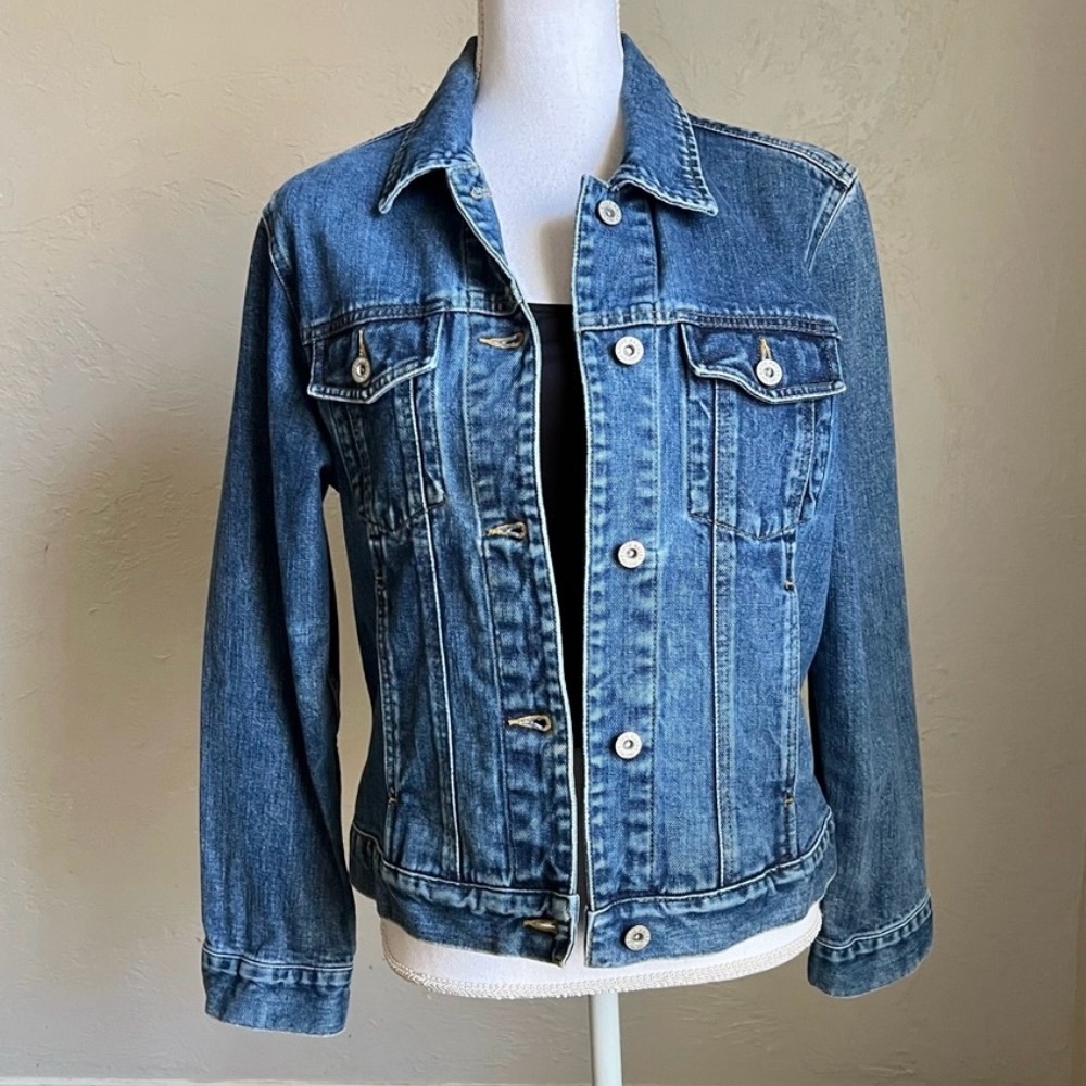 Eddie Bauer Blue Jean Jacket Timeless Style and Comfort